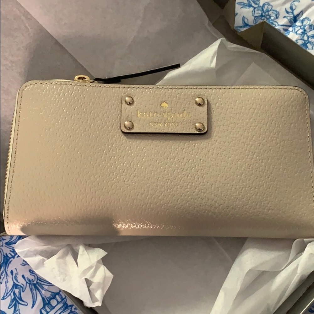 Kate Spade beige wallet